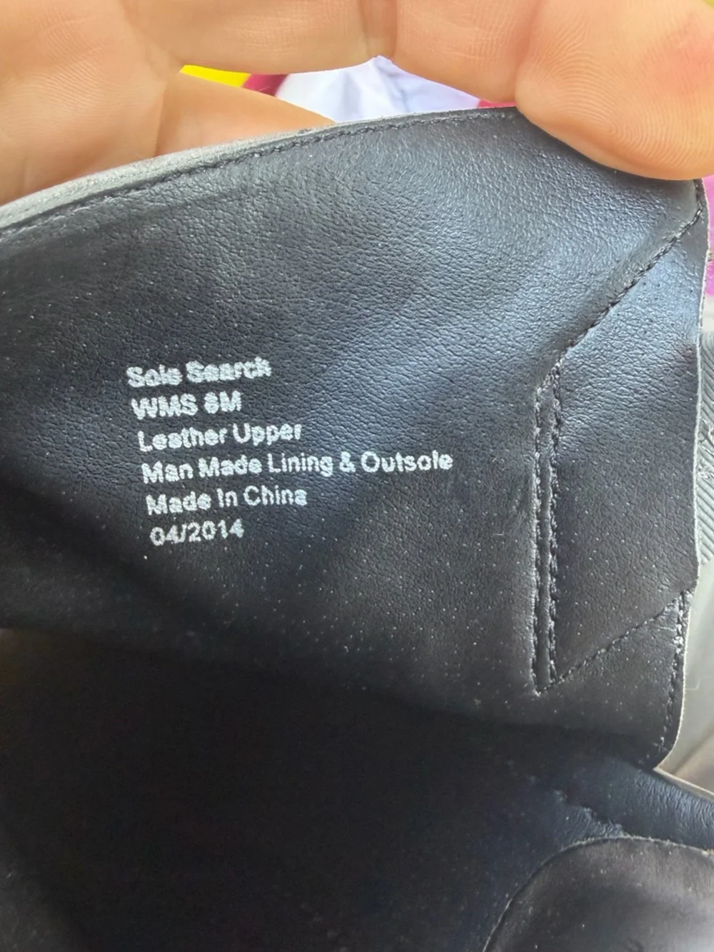 Kenneth Cole Reaction Sole Search Leather Peep Toe Wedge‎ Shooties Size 8